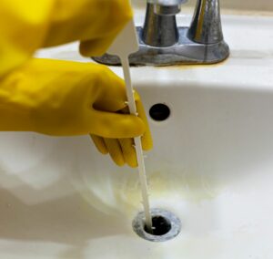what causes sewer gas smell in bathroom